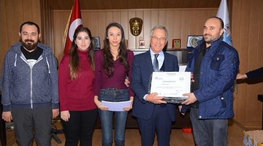 Başkan Acar Muhtarlara Diz&uuml;st&uuml; Bilgisayara Hediye Etti