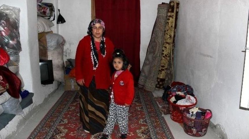 Kızıyla Yaşayan İhtiyaç Sahibi Kadın Yardım Bekliyor