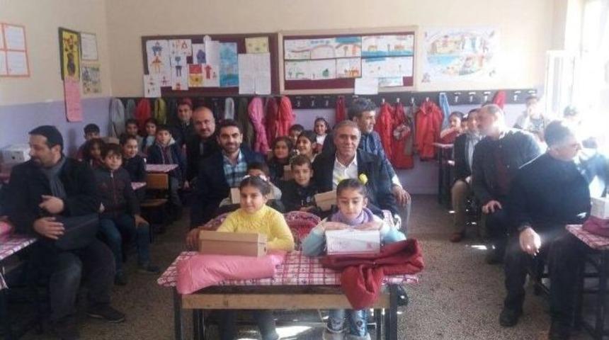 Hayırsever Vatandaştan İhtiya&ccedil; Sahiplerine Yardım