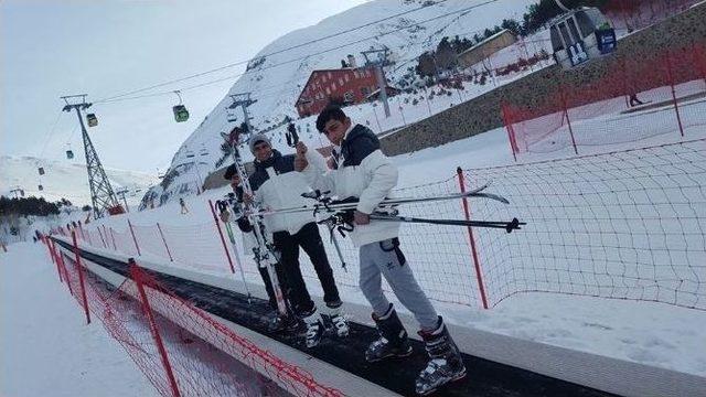 Özel Sporcu Erkan Herzem Erzurum’da Kayak Şampiyonu Oldu