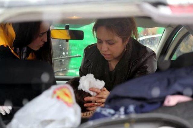 Kandıra'da Karlı Yolda Kayan Iki Araç Çarpıştı: 7 Yaralı