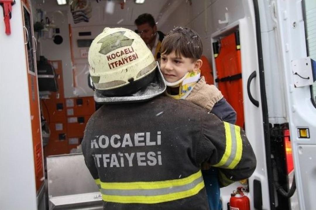 Karda Kayan Ara&ccedil;lar Birbirine Girdi: 7 Yaralı