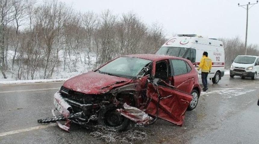 Tır İle Otomobilin &Ccedil;arpıştı: 1 Yaralı