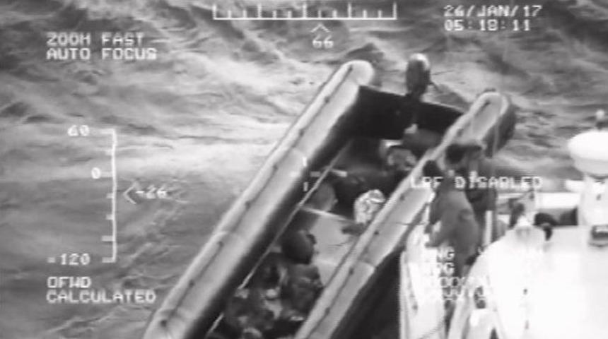 Ayvalık&rsquo;ta 20 Ka&ccedil;ak G&ouml;&ccedil;men Yakalandı