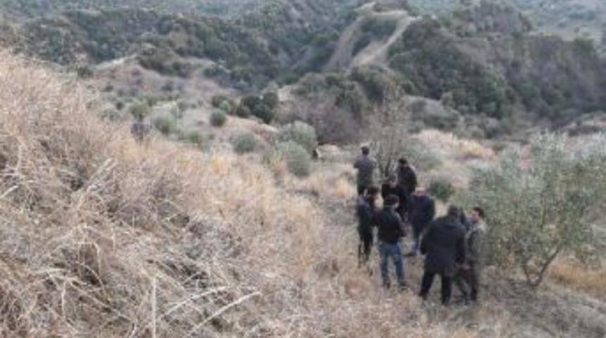 Toprağa G&ouml;m&uuml;l&uuml; Erkek Cesedi Bulundu