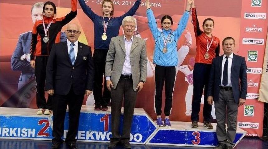 B&uuml;y&uuml;kşehirli G&uuml;l, T&uuml;rkiye &Uuml;&ccedil;&uuml;nc&uuml;s&uuml; Oldu