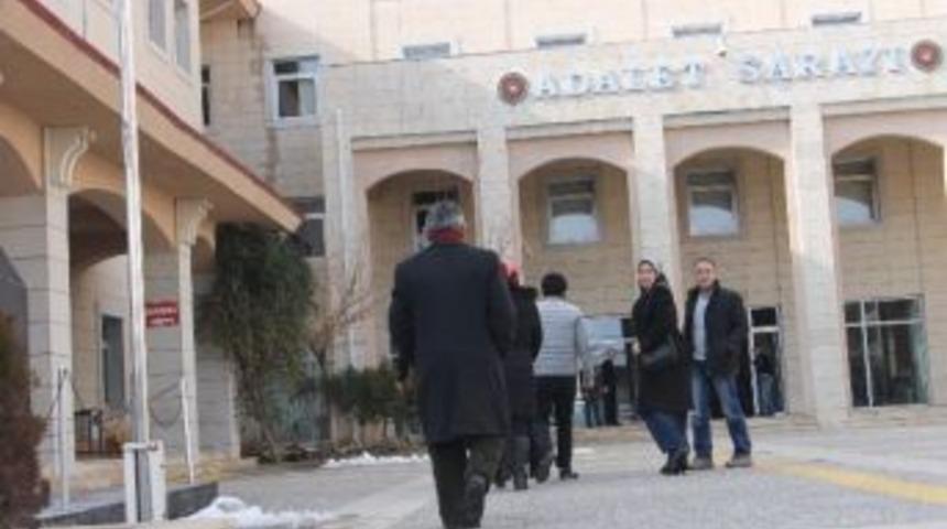 Hakim İle Demirtaş&rsquo;ın Avukatları Arasında &rsquo;sayın&rsquo; Tartışması