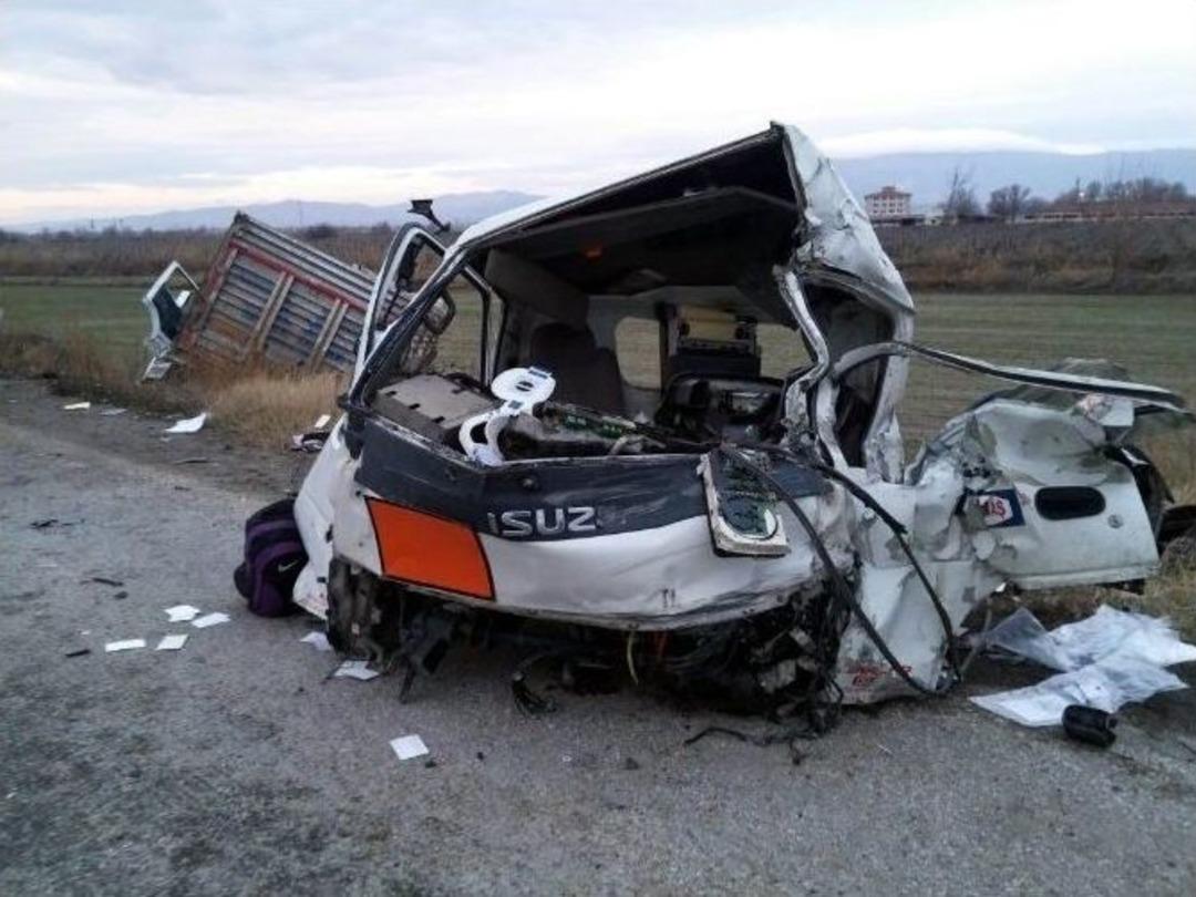 Manisa&rsquo;da Feci Kaza: 2 Yaralı