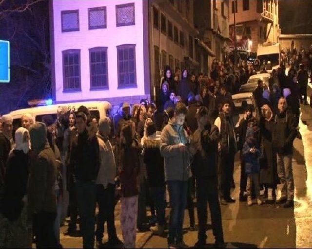 Üsküdar'da 4 Katlı Binada Yangın (2)