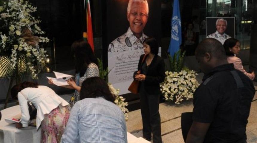 Nelson Mandela'yı uğurlayan ünlü isimler
