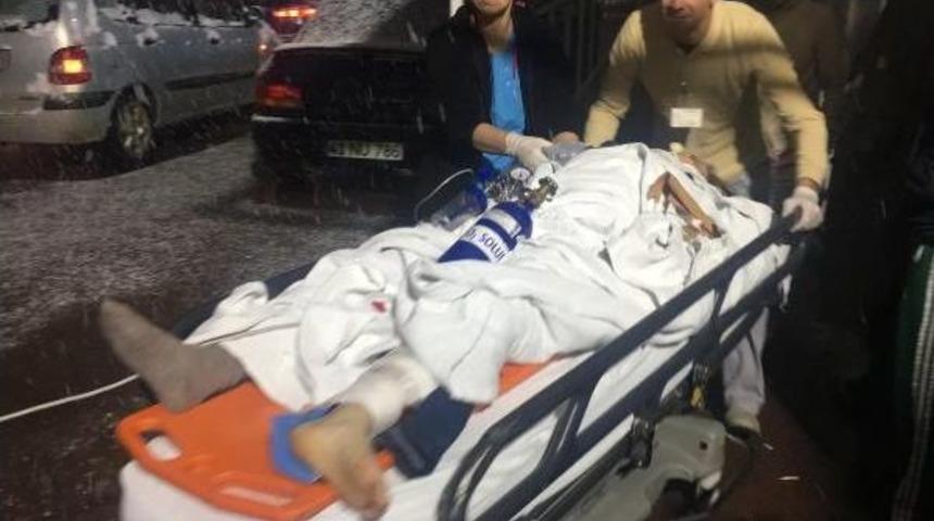 Motosikletin &Ccedil;arptığı Gen&ccedil; Kız Yaralandı