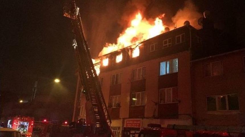 &Uuml;sk&uuml;dar&rsquo;da Bina Yangını