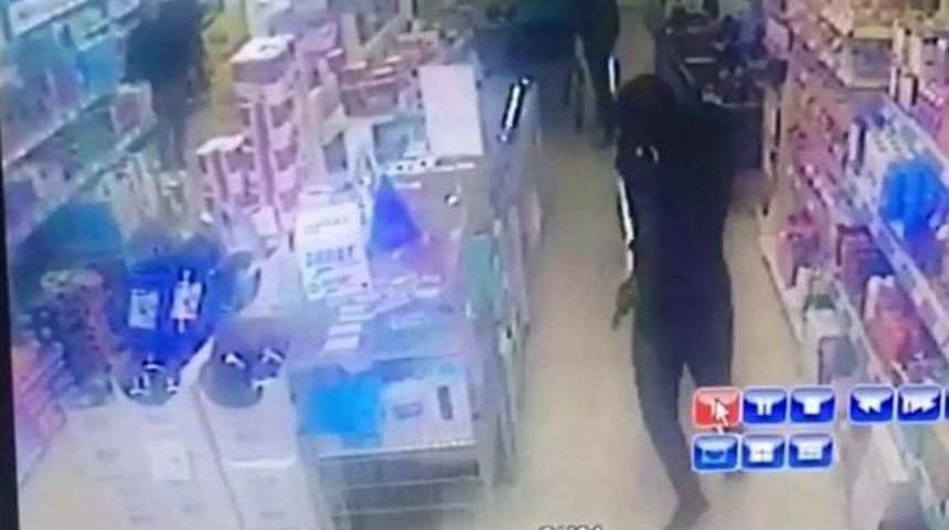 Market Soygunu G&uuml;venlik Kamerasında