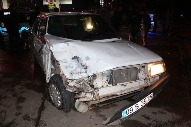 Trafik Magandaları 6 Araca Çarptıktan Sonra Polisi Peşine Taktı