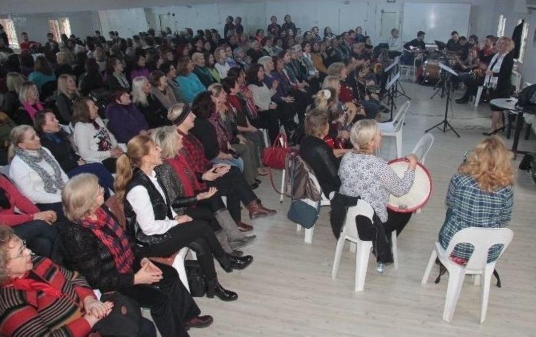 (&ouml;zel Haber) Nil&uuml;fer Kadın Korosu, Kızıl Ordu Korosu&rsquo;nu Anacak