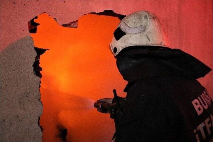 Bursa’da Perde Fabrikası Alev Alev Yandı G1