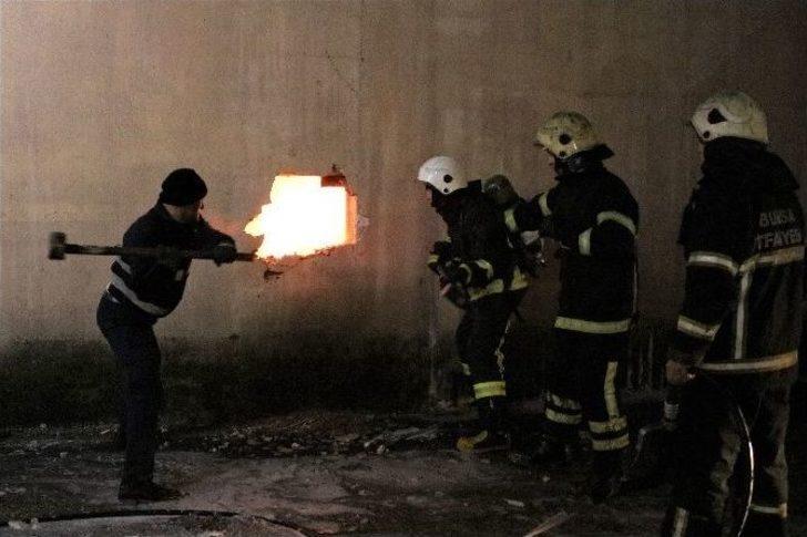 Bursa’da Perde Fabrikası Alev Alev Yandı G2