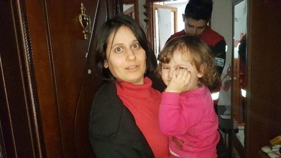 &Ccedil;ocuğunu Emzirmek İ&ccedil;in Eve Gelen Kadına Hırsız Şoku