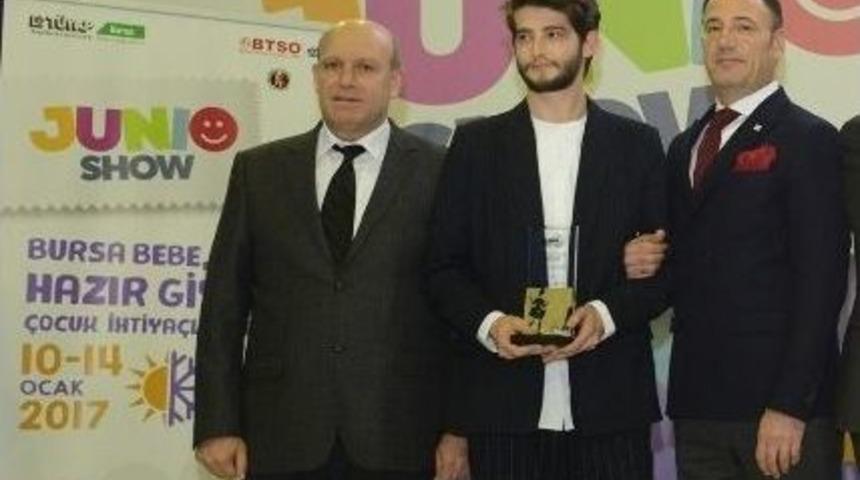 İstanbul Aydın &Uuml;niversitesi &Ouml;ğrencisine Tasarım &Ouml;d&uuml;l&uuml;