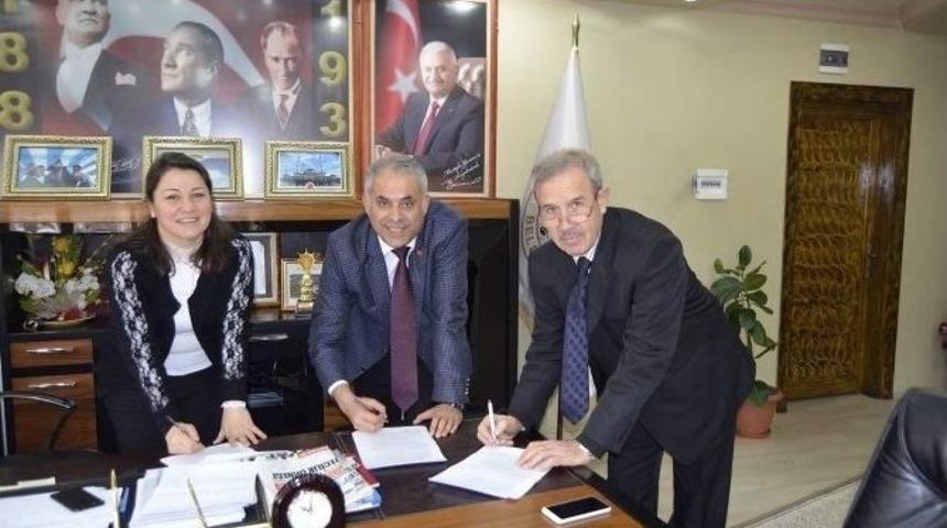 Bayırk&ouml;y Belediyesi&rsquo;yle Hizmet-iş Sendikası Arasında İş S&ouml;zleşmesi İmzalandı