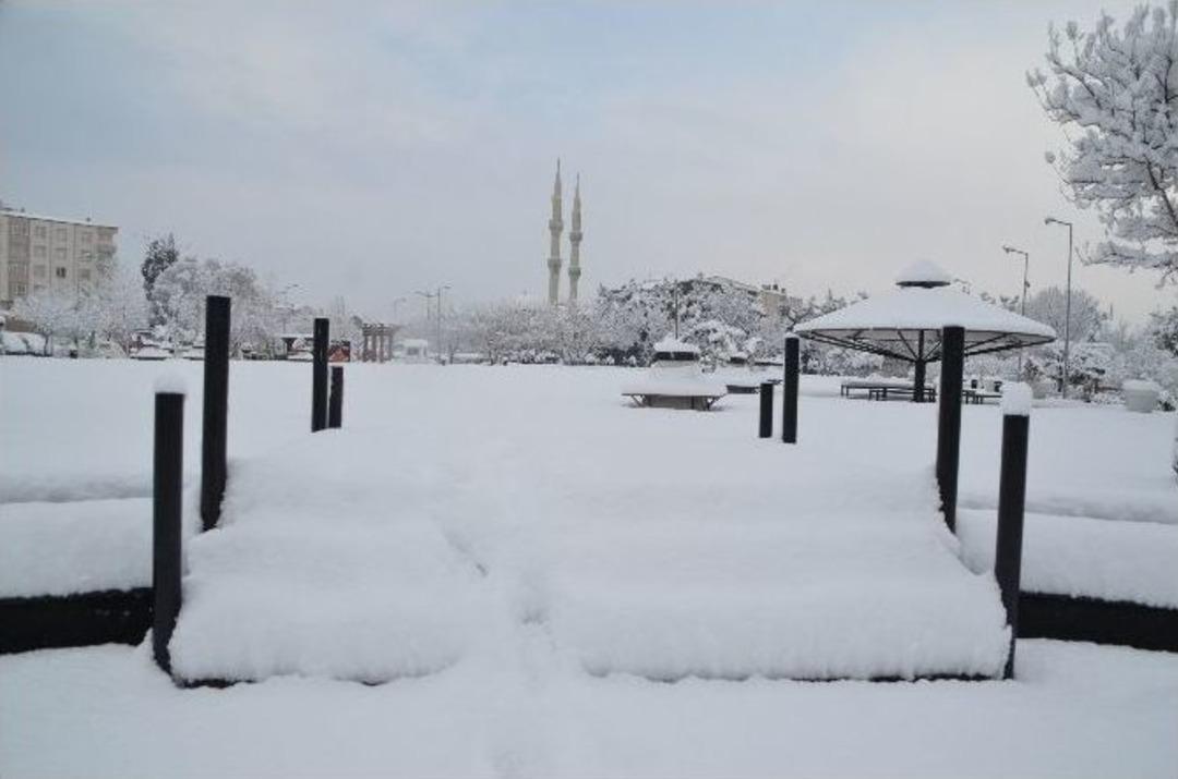 Bafra&rsquo;da Kar Kalınlığı 30 Santime Ulaştı