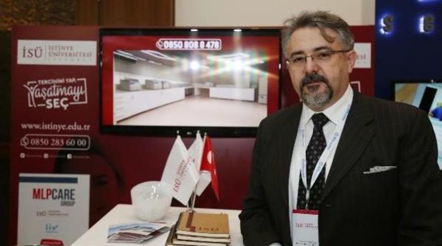 Eğitimin Geleceğinin Tartışıldığı Sempozyumda İs&uuml; Standına Ilgi