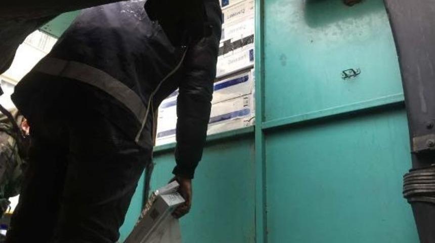 Polisten Ka&ccedil;ak Sigara Operasyonu