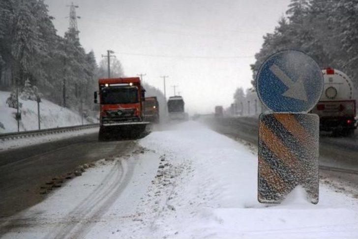 Bolu Dağı'nda Kar Ulaşımı Zorlaştırdı G5