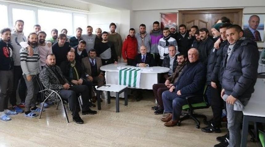 Başkan Akg&uuml;n&rsquo;den B&uuml;y&uuml;k&ccedil;ekmece Tepecikspor&rsquo;a Tam Destek