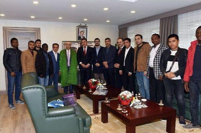 Çukurova Uluslararası Öğrenci Derneği’nden Vali Demirtaş’a Ziyaret