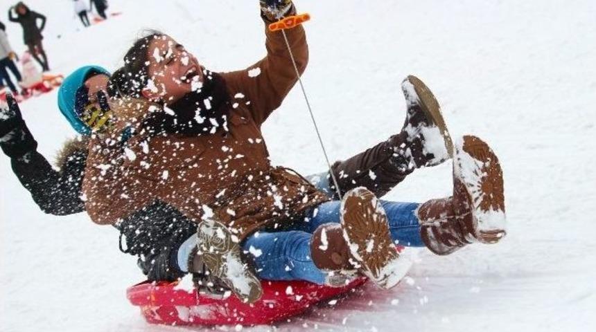 Altın Gençlere Neşe Dolu Karne Hediyesi