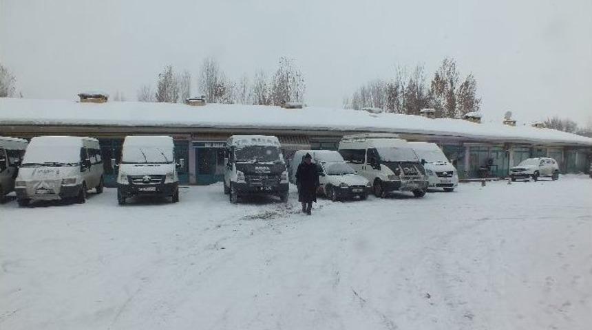 Malazgirt’te Köy Minibüsleri İçin Durak Oluşturuldu