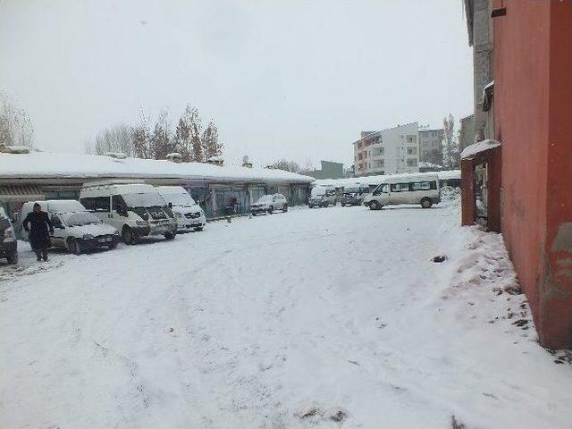 Malazgirt’te Köy Minibüsleri İçin Durak Oluşturuldu