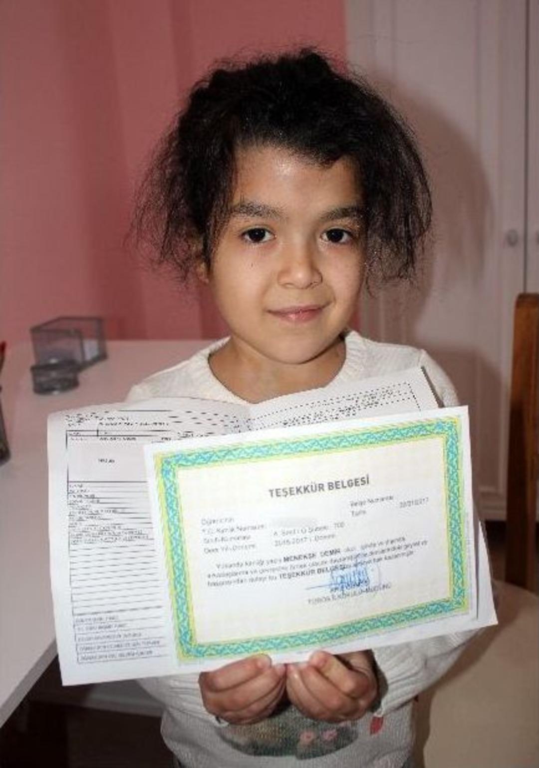 Hastalıklarına Teşhis Konulamayan İki Kız Kardeş Her Ge&ccedil;en G&uuml;n Biraz Daha Eriyor