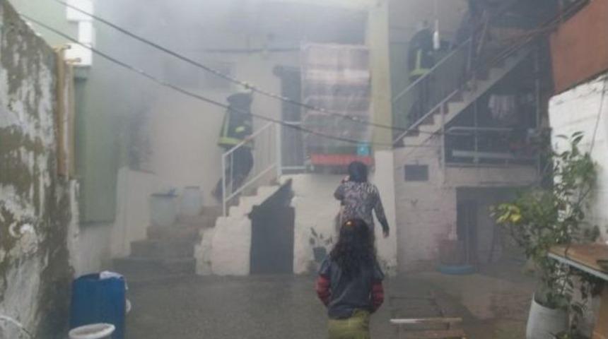 Suriyelilerin Yaşadığı Evde &Ccedil;ıkan Yangın Korkuttu