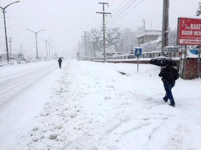 Bartın'da Kar Hayatı Olumsuz Etkiledi