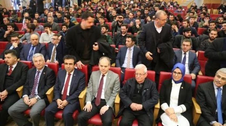 Bakan Kılı&ccedil;, İzmit'te Edebiyat Kampı'na Katıldı