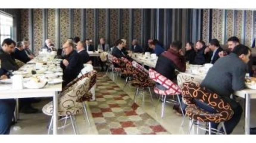 Başkan Vekili Yaşar, İş Adamlarıyla Bir Araya Geldi