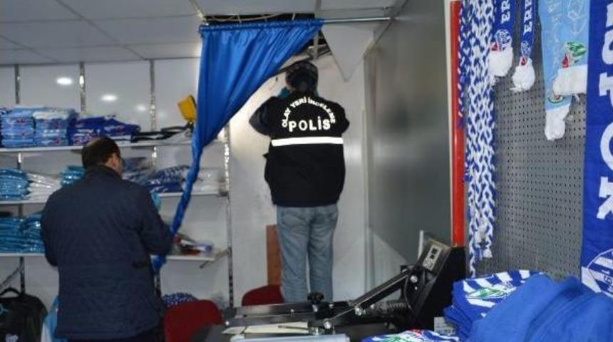 Kul&uuml;p Mağazasından Girip, Yanındaki B&uuml;feyi Soydular