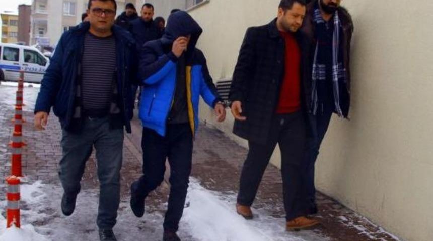 Tekel Bayisine Zorla Senet Imzalatan 4 Kişi Yakalandı