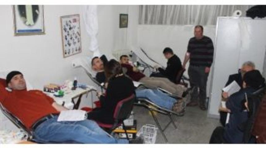 Kan Bağışına Kış Şartlarında Da Yoğun İlgi G&ouml;sterdiler