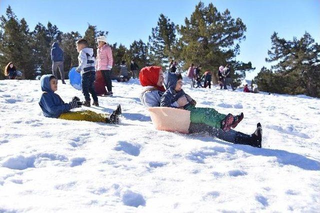 Adanalılar Kar Şenliği İçin Kızıldağ’da Buluşuyor