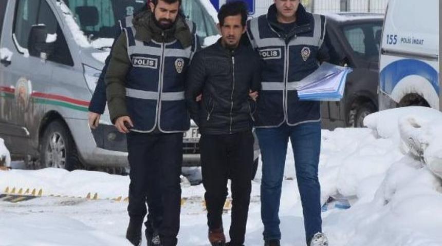 Dolandırmaya &Ccedil;alıştığı Kişi Polis Kimliği Sorunca D&ouml;vd&uuml;