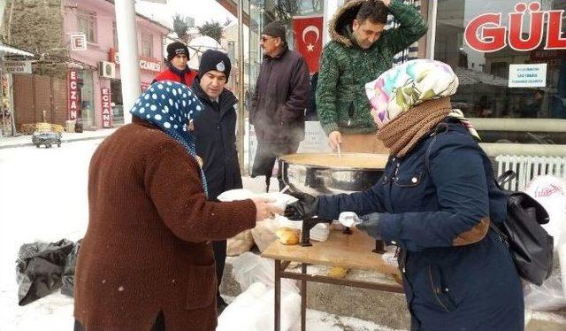 Belediyeden Karda Çorba İkramı