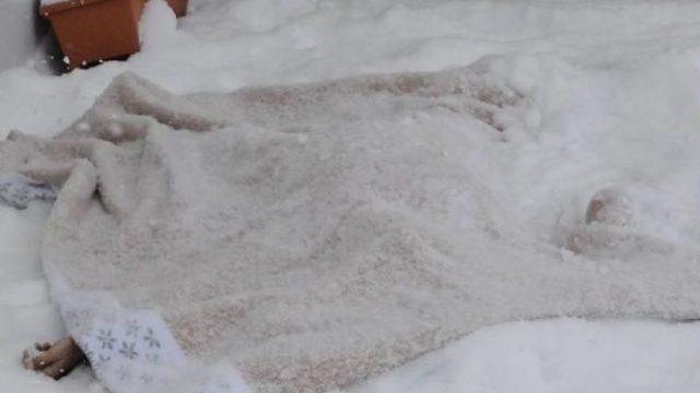 Evinin Balkonundan Düşen Öğretmen Öldü