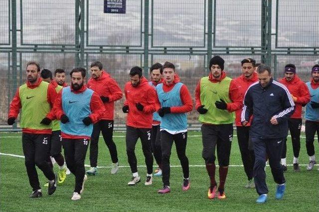 İnegölspor Ergün Penbe İle İlk Maçına Hazırlanıyor