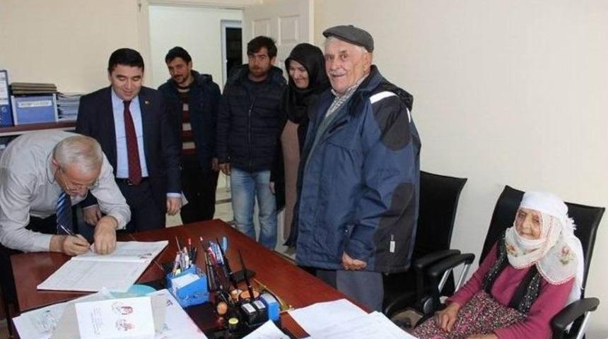 10 &Ccedil;ocuğu Da &Ouml;len Yaşlı &Ccedil;ift 55 Yıl Sonra Evlendirildi