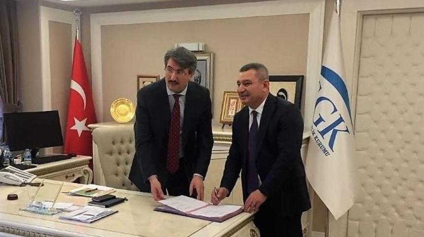 &Ccedil;om&uuml; Tıp Fak&uuml;ltesi Hastanesi Yeşil Kartlı Hastalara Doğrudan Bakacak