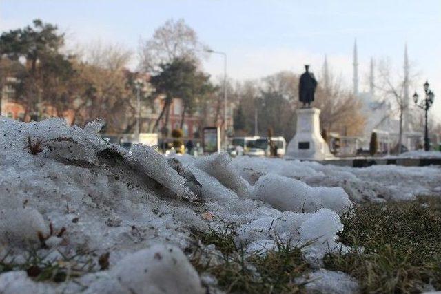 Edirne’de Süs Havuzları Buz Tuttu