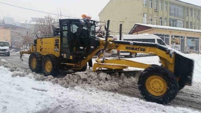 Kulp’ta 35 Köy Yolu Ulaşıma Kapandı